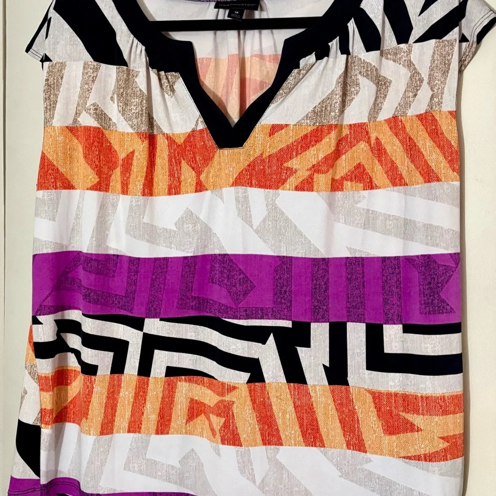 Colorful Geometric Women's Top - Picture 3 of 6